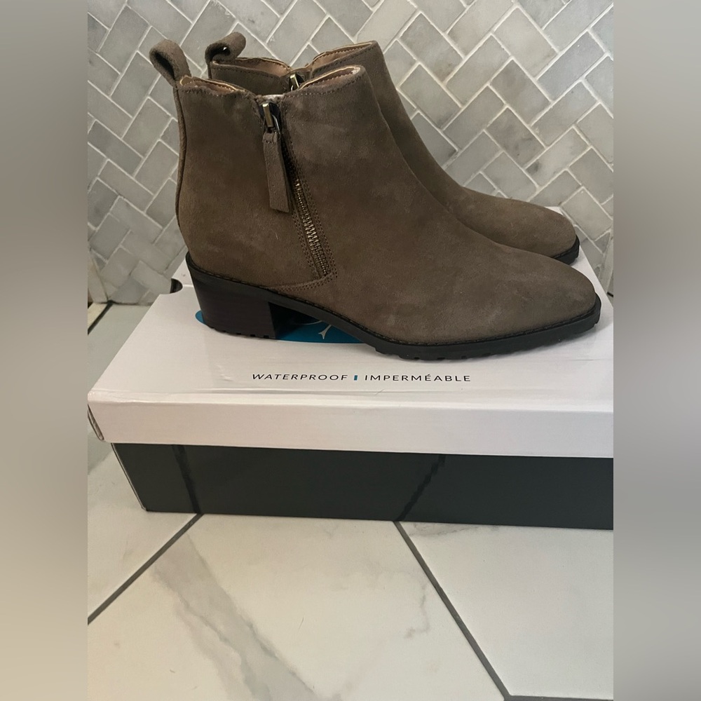 Stylish Waterproof Ankle Boots - Taupe - Picture 2 of 7
